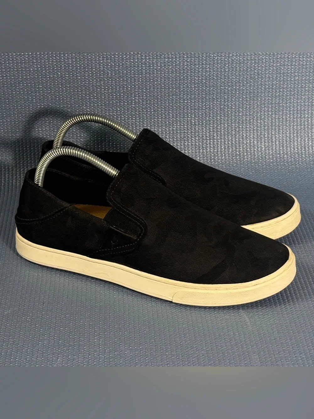 OluKai Pehuea Pai Women’s Black Camo Slip On Shoes Size 9.5